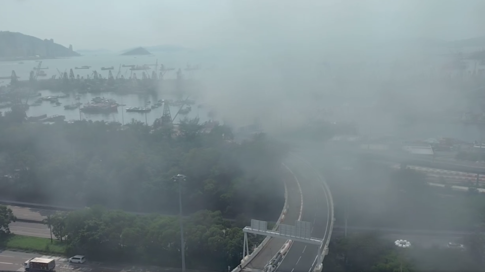 新油麻地避風塘發(fā)生火警 冒出大量濃煙遠處清晰可見