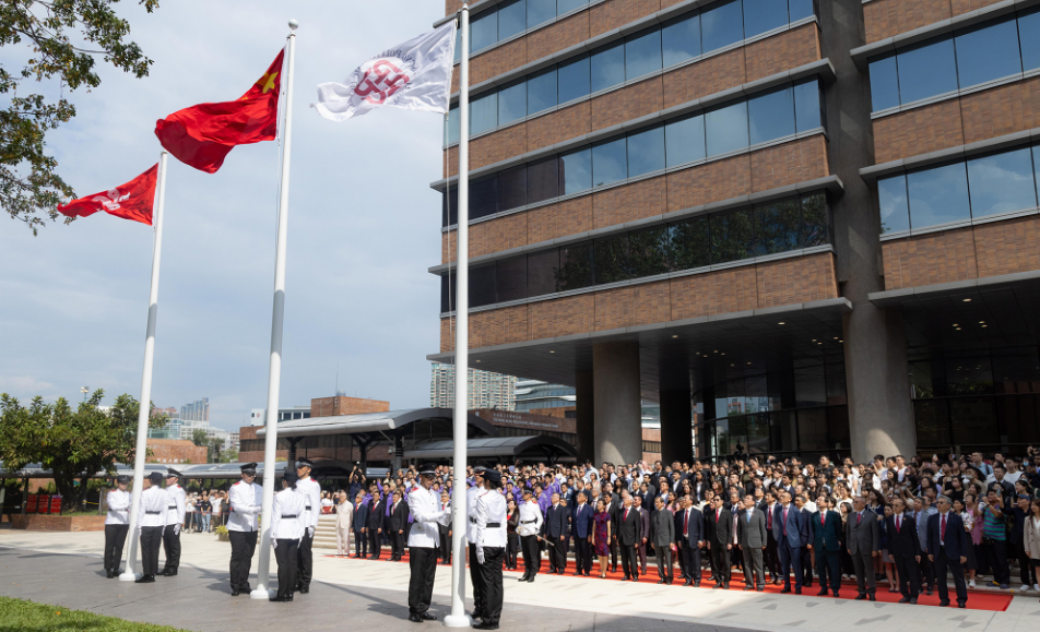 國慶74周年丨理大於校園新大學(xué)廣場舉行升旗儀式  