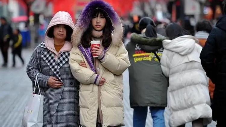 早起18°C，冷空氣效果槓槓的！已經(jīng)感覺(jué)到冷了？這波連續(xù)降溫才剛剛開(kāi)始……