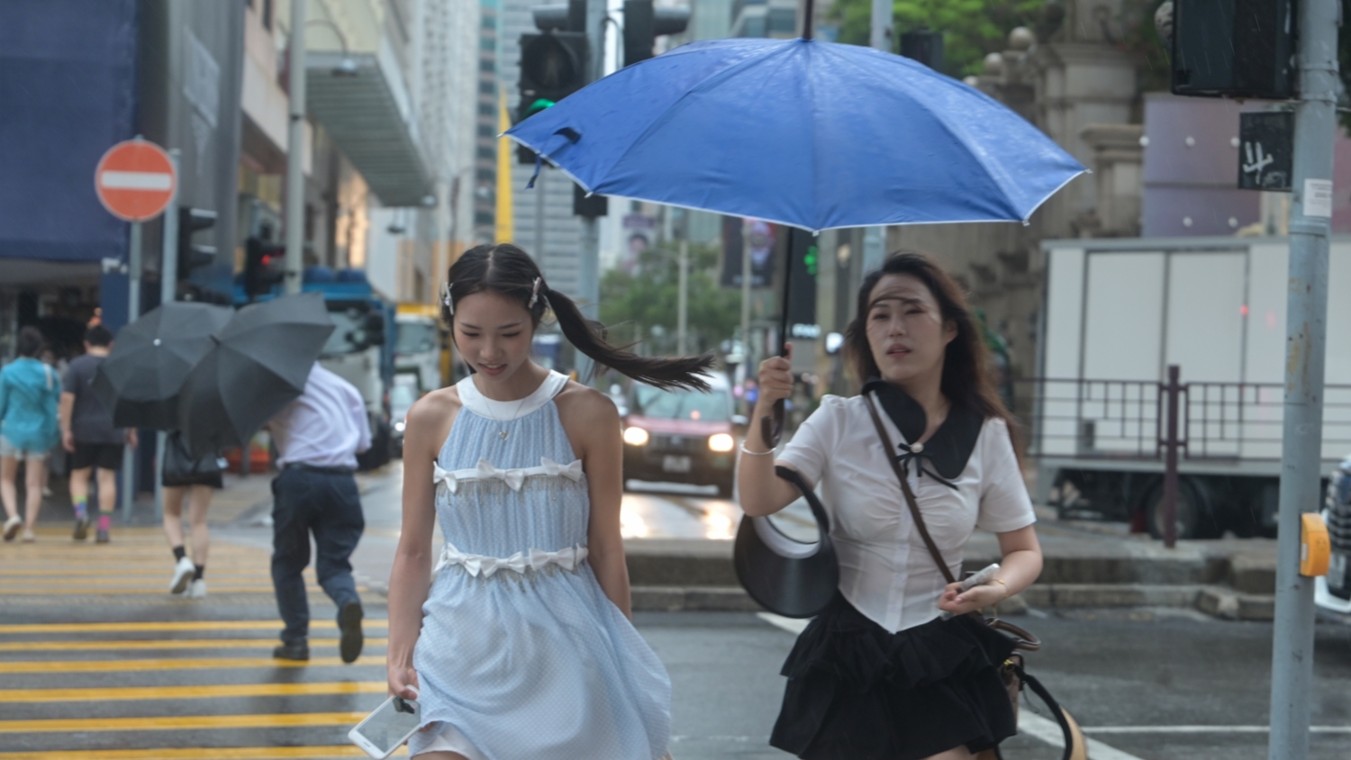 天文臺發出黃色暴雨警告信號