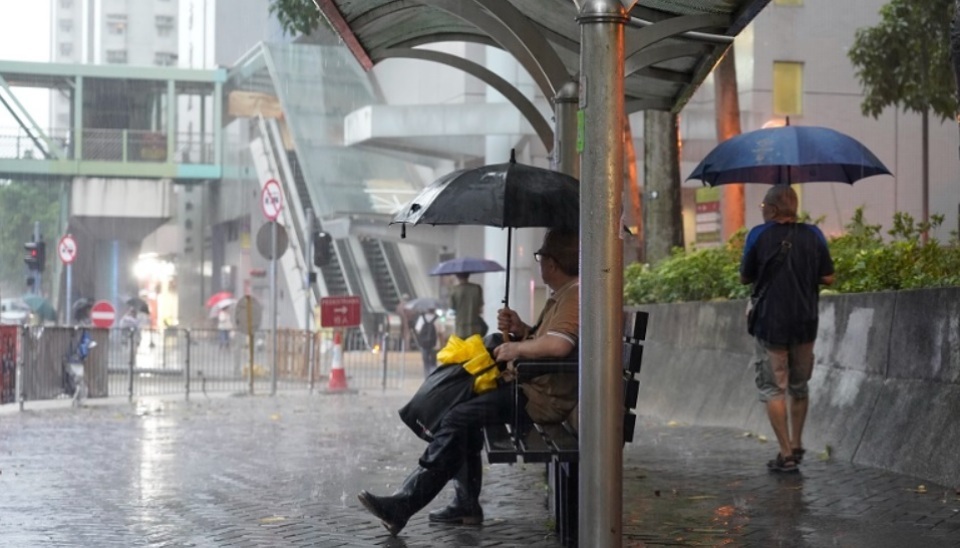 天文臺：紅色暴雨警告信號生效 料本港廣泛地區受大雨影響