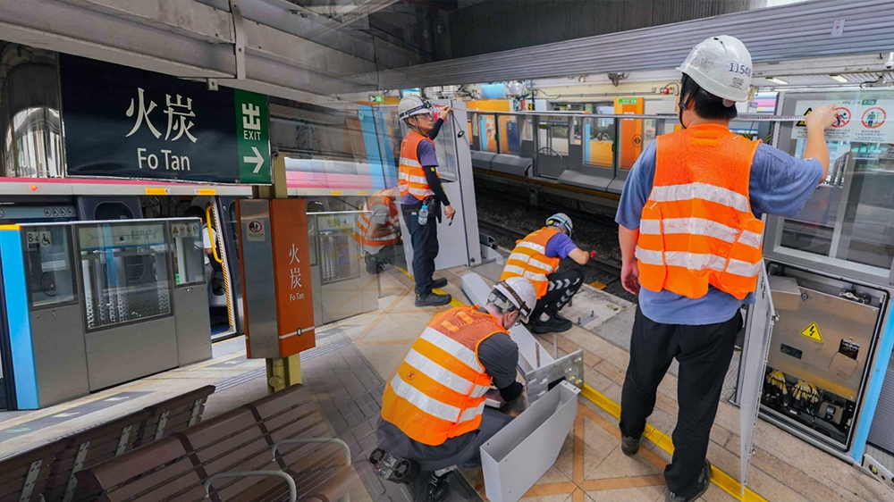 港鐵火炭站完成月臺(tái)閘門(mén)安裝 餘下兩車站年內(nèi)展開(kāi)