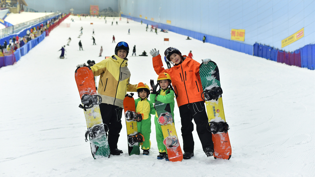 國慶黃金周上演國風(fēng)冰雪盛宴 廣州熱雪奇蹟為港澳遊客開闢專線直通車直達(dá)雪場